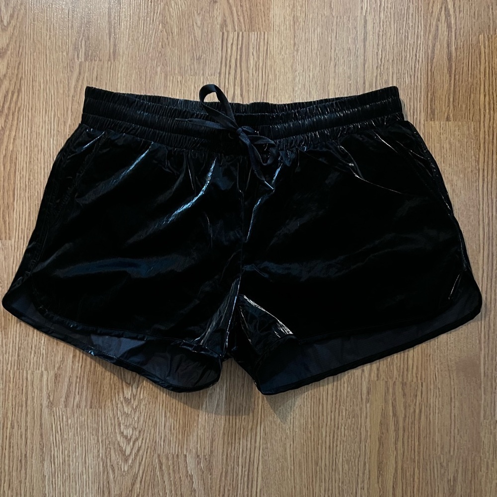 ZYIA Shorts - Picture 2 of 8
